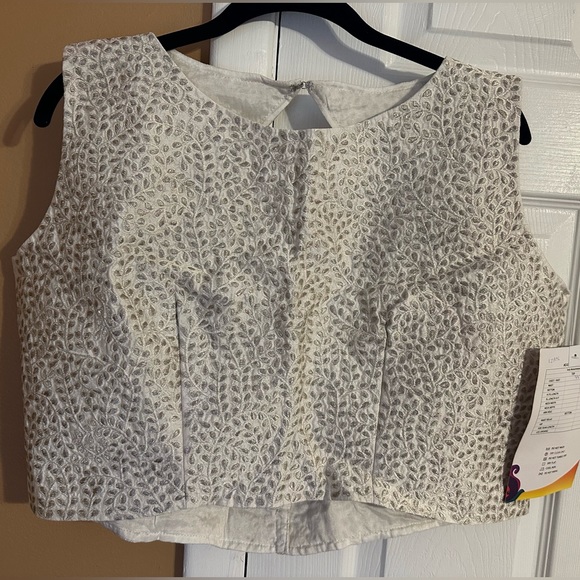 NWT Embroidered Net Pleated Lehenga in an Orange/Coral - Picture 6 of 12